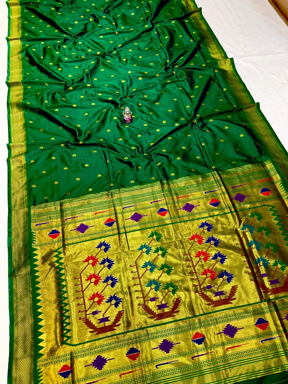 Ashavali pink green saree. body