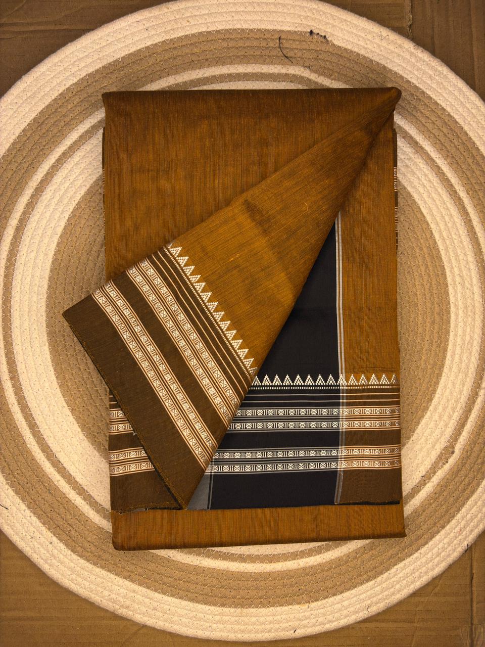 Folded fabric with geometric patterns on a circular woven mat