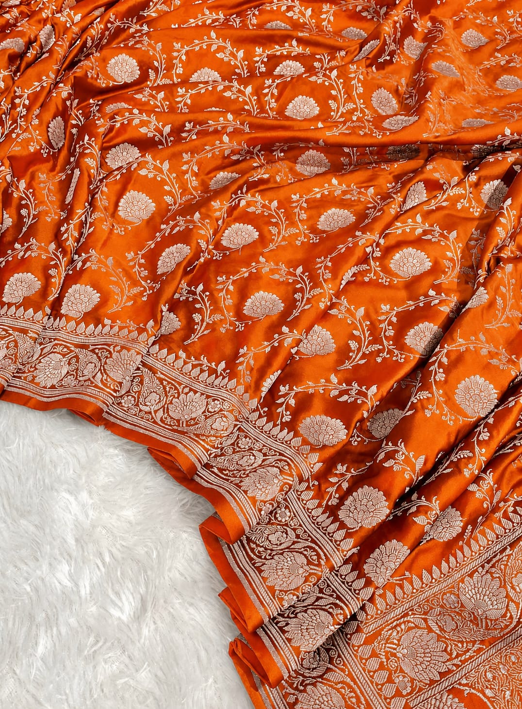 Sunehri Banarasi Katan Mashru Soft Silk Saree