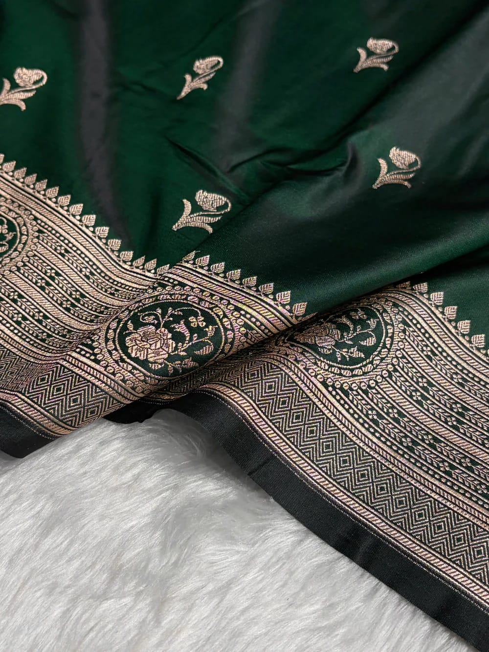Meghanshi Banarasi Katan Mashru Soft Silk Saree