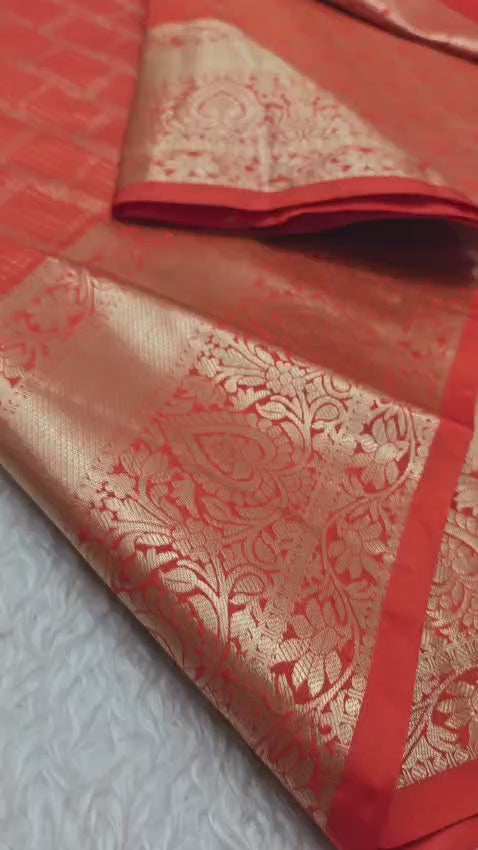gold border saree 